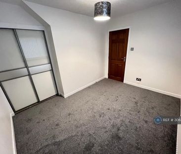 3 bedroom semi-detached house to rent - Photo 6