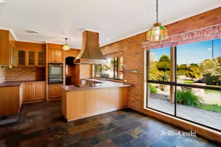 4 Bed, 2 Bath - Photo 5