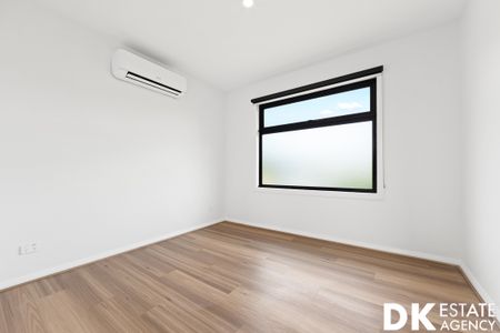 Brand New 3 Bedroom Townhouse in Central Sunshine - Photo 4