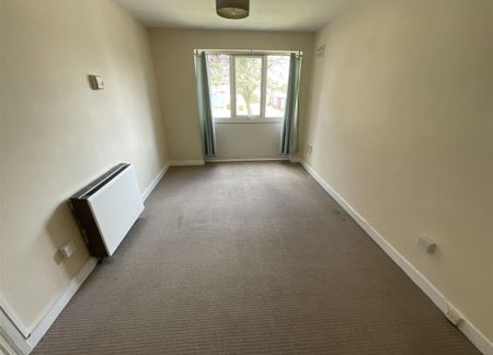 Cowan Close, Bilton, Rugby, Warwickshire CV22 7HW - Photo 2