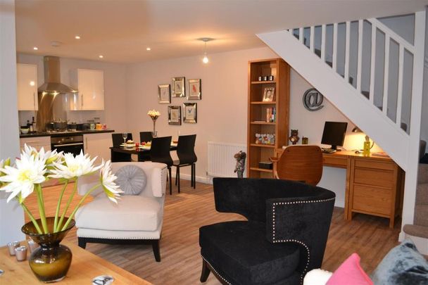 2 bedroom terraced house to rent - Photo 1