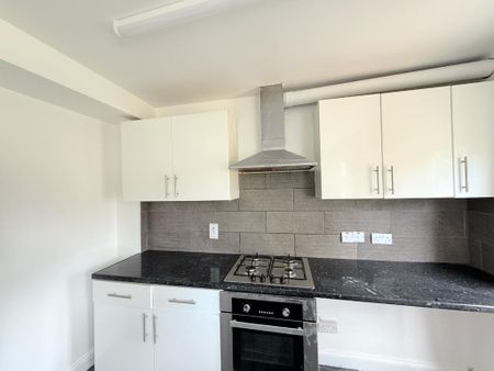 4 bedroom semi-detached house to rent - Photo 4