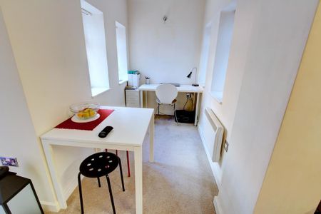 1 bedroom flat to rent - Photo 2