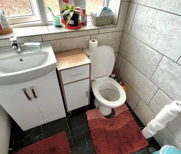3 bedroom end of terrace house to rent - Photo 5