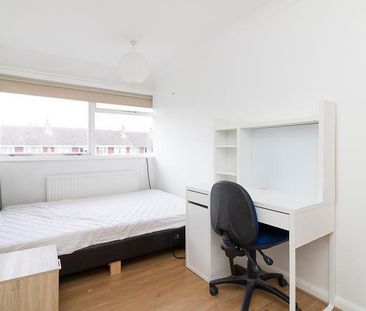 4 bedroom semi-detached house to rent - Photo 3