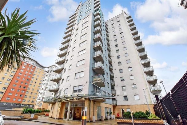 2 Bed Flat, Centreway Apartments, IG1 - Photo 1
