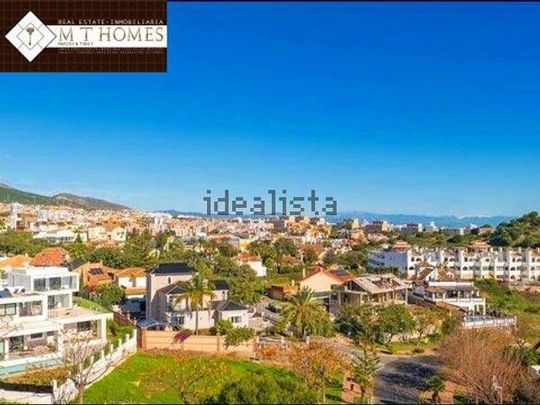 Alquiler de chalet adosado en Cortijo Torrequebrada - Photo 1