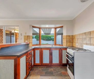 Spacious 4-Bedroom Home in Family-Friendly Parafield Gardens - Photo 1