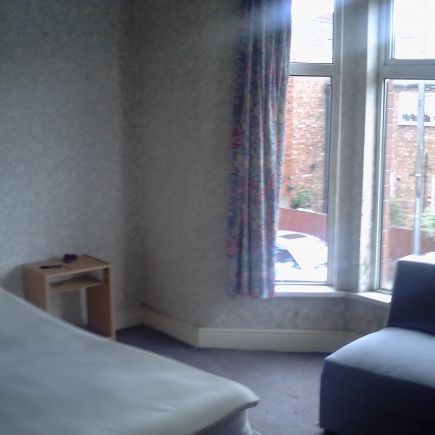 4 bedroom House Ernest St Crewe CW2 - Photo 1