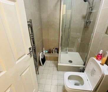 Room in a Shared House, Spring Walk, E1 - Photo 3