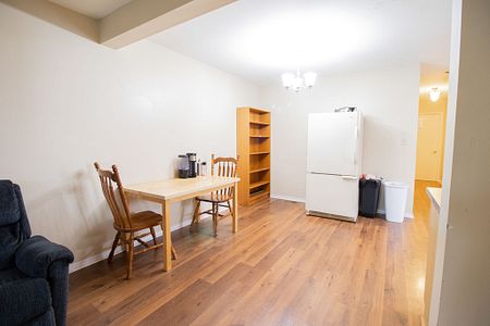 **ALL INCLUSIVE** STUDENT ROOMS FOR RENT IN WELLAND!! - Photo 2