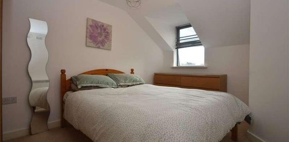 Harding House, Swindon, Wiltshire, SN1 - Photo 2