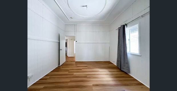 Stylishly Renovated 4-Bed Queenslander, Ideally Positioned in the Inner City, with Private Courtyard - Photo 1