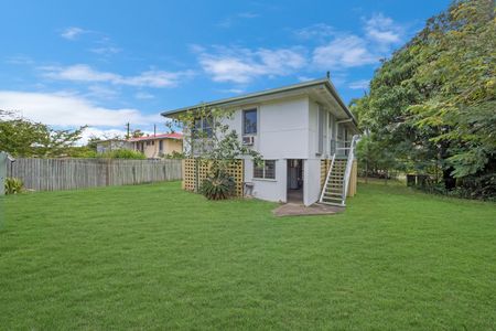 Charming Queenslander Home - Available for Move In Now!! - Photo 2