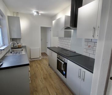 3 bedroom terraced house to rent - Photo 2