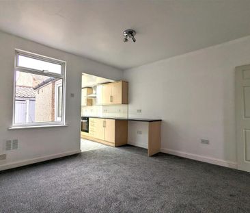 4 bedroom terraced house to rent - Photo 1