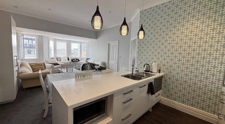 Modern Furnished 2 Bedroom Apartment - Photo 5