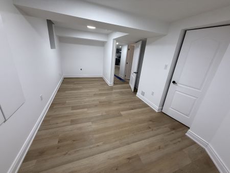 For Lease - 2971 Westoak Trails Boulevard Unit# BSMT, Oakville, Ontario - Photo 2