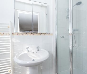 Curtis Close, Camberley, Surrey, GU15 - Photo 6