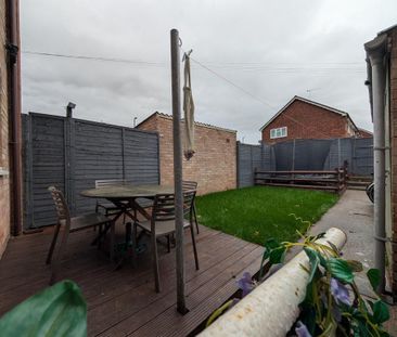 3 bedroom terraced house to rent - Photo 3