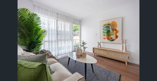Skyline Views in a Prime Location - Newly Renovated Apartment for Lease - Photo 1
