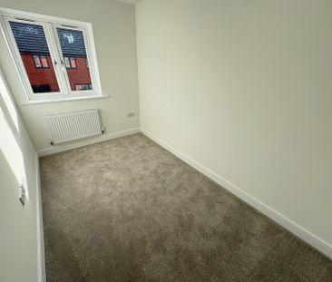 Wade Close - Photo 6