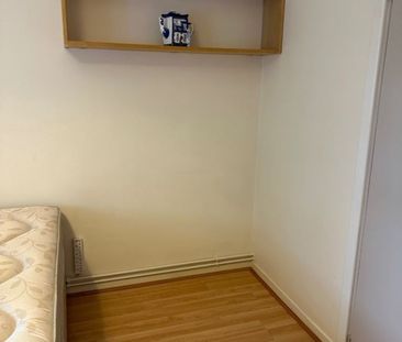 Room in a Shared Flat, Ballantrae House, NW2 - Photo 4