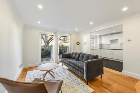 3 bedroom flat to rent - Photo 2