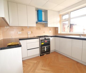 5 bedroom Semi-detached house to rent - Photo 5