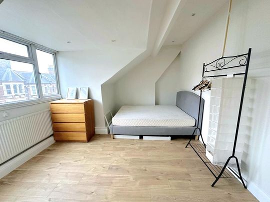 1 bedroom in a house share to rent - Photo 1