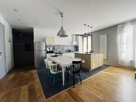 Location Appartement 4 pièces 83m² NICE 06000 - Photo 2