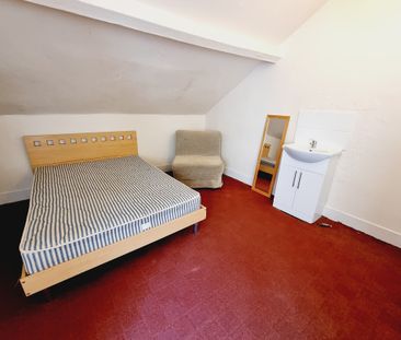 7 Bed Student Accommodation - Photo 3