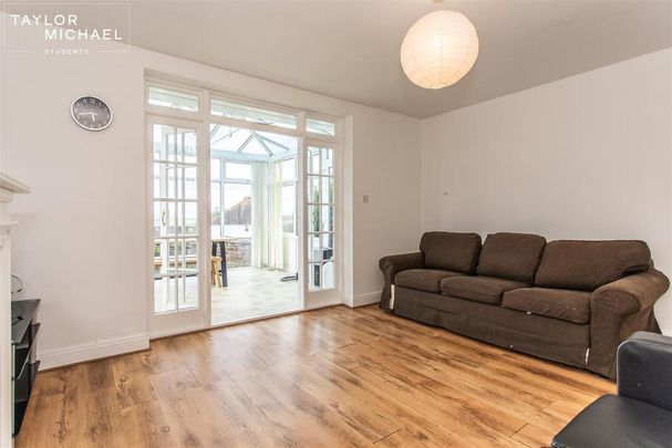 4 bedroom detached bungalow to rent - Photo 1