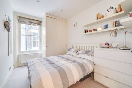 NO SHARERS, sorry. A spacious three bedroom mansion apartment is on the raised ground floor and in close proximity to public transport. - Photo 5