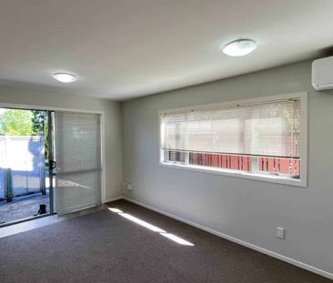 Sunny 1 Bedroom Home! - Photo 3