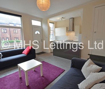 3 Bedroom Mid Terraced House for rent in Beechwood Grove - Photo 2