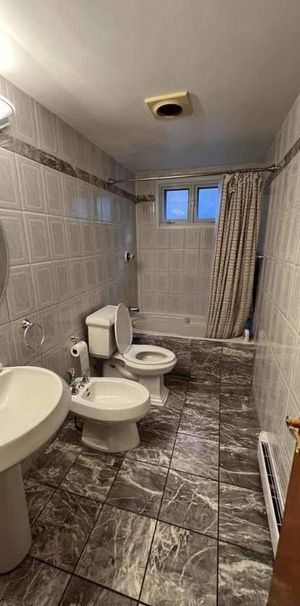 Beau grand 5½ à Ahuntsic – 3 chambres, sous-sol, cour et 2 stationnements! - Photo 1