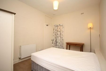 3 bedroom flat to rent - Photo 5
