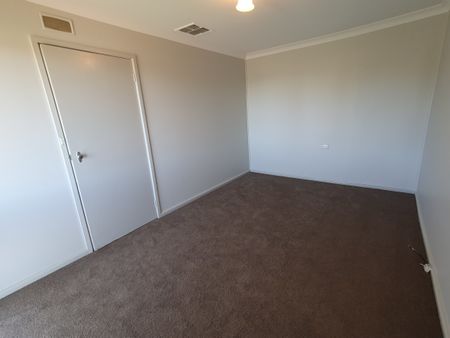 4 Fraser Crescent, Tamworth - Photo 5