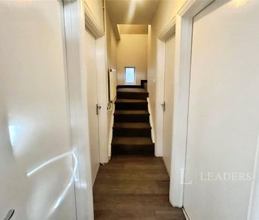 3 bedroom bungalow to rent Roman Road, Luton, Bedfordshire, LU4 - Photo 2