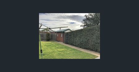 5 Bernard Street, Spotswood - Charming 2 Bed House with Parking - Photo 2