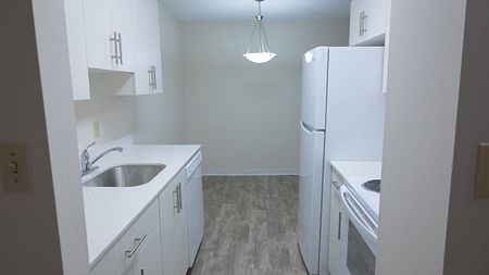 Summerland Apartments - Photo 5