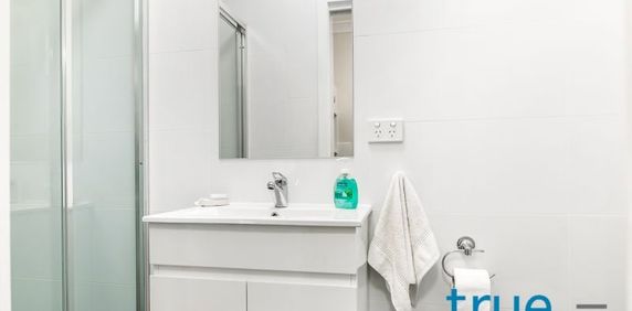 FULLY FURNISHED STUDIO APARTMENT - Photo 2