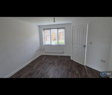 3 bedroom semi-detached house to rent - Photo 5