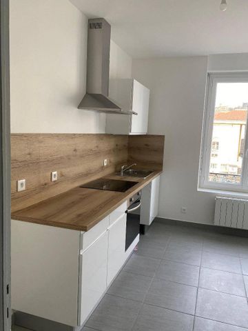 Location appartement rénové 4 pièces 101.8 m² à Vienne (38200) 4 - Photo 5