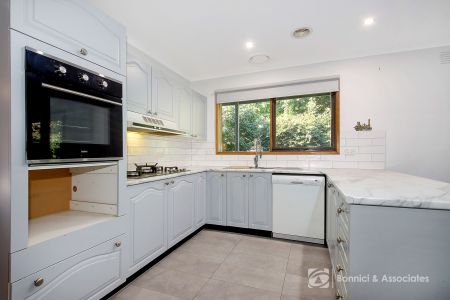 SPACIOUS FAMILY HOME - Photo 5