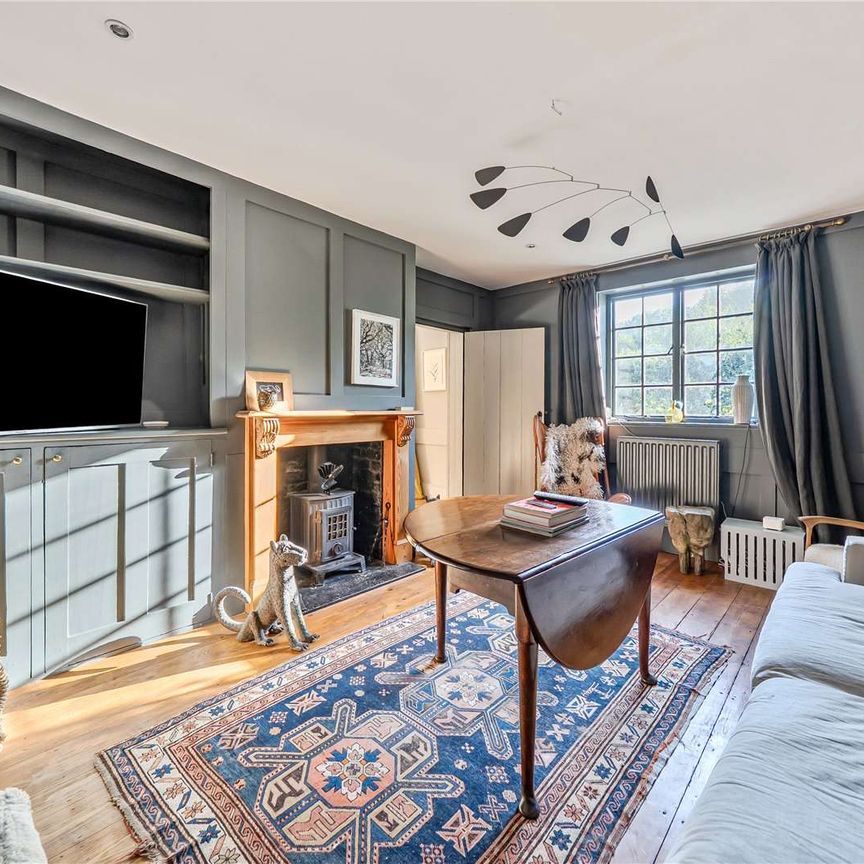 A charming cottage home in an idyllic farm setting. - Photo 1