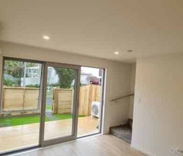 Modern 2BR Townhouse in Botany Downs - Photo 5