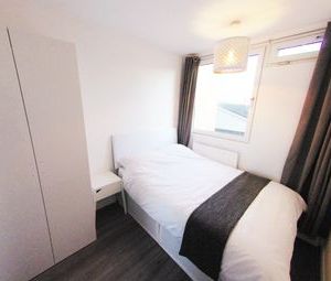 1 Bedrooms Flat to rent in Cable Street, London E1 | £ 167 - Photo 1