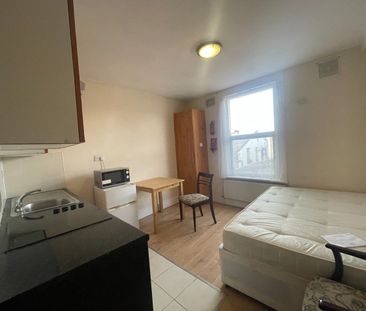 Studio Flat, Station Road, E12 - Photo 5